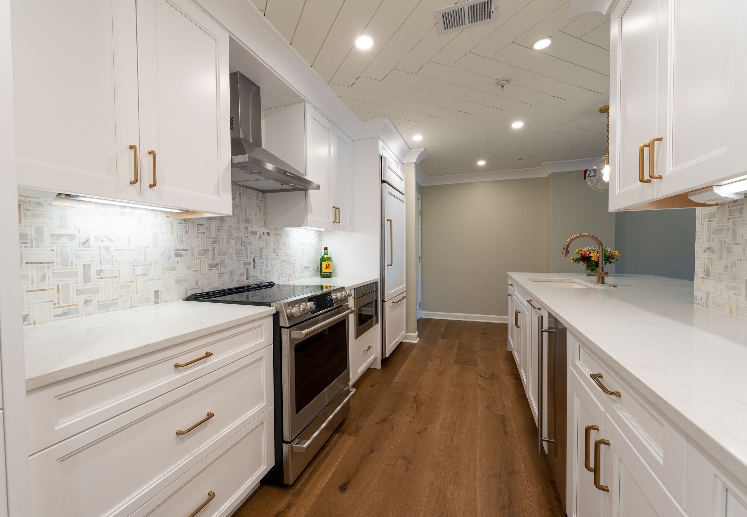 Shaker cabinets, a tile backsplash and a stainless range hood